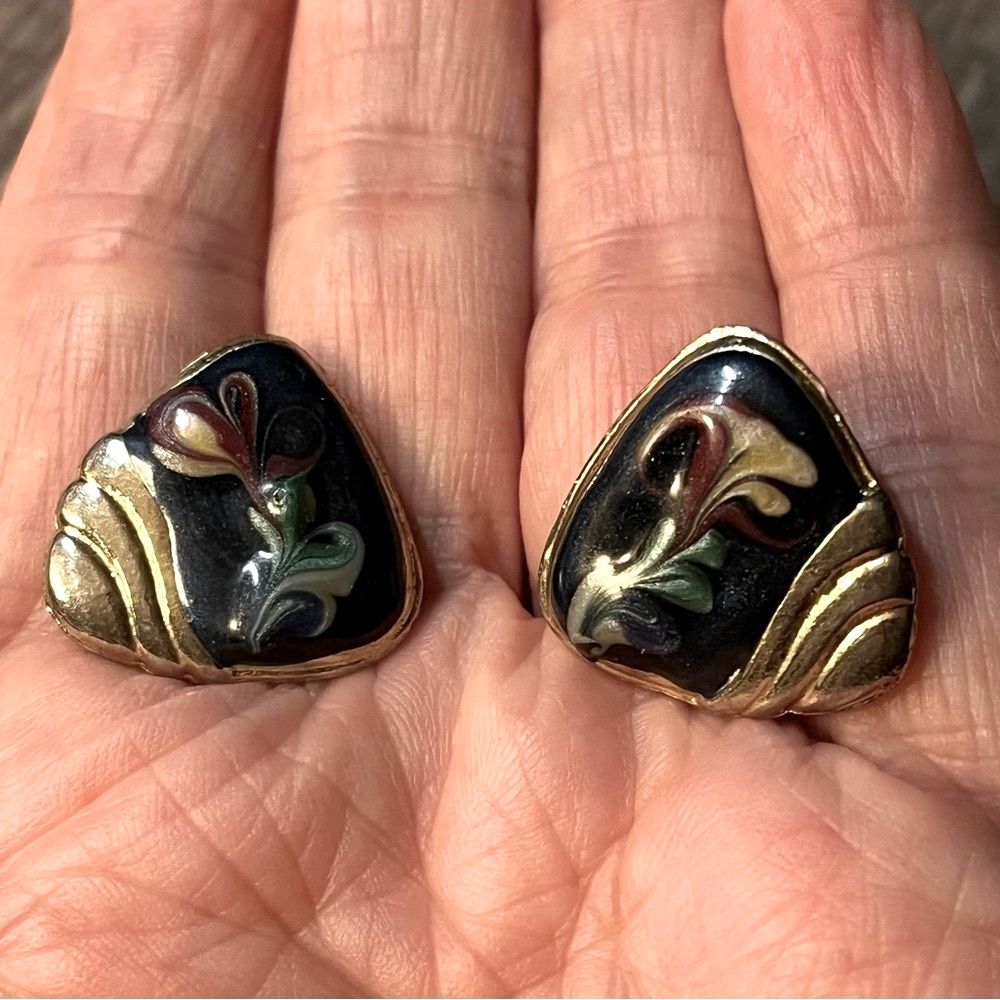 Vintage Clip on Earrings Goldtone & Black Enamel Floral Design Made In USA